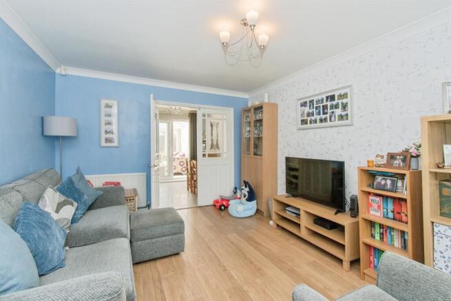 4 bed Detached for sale Image 3