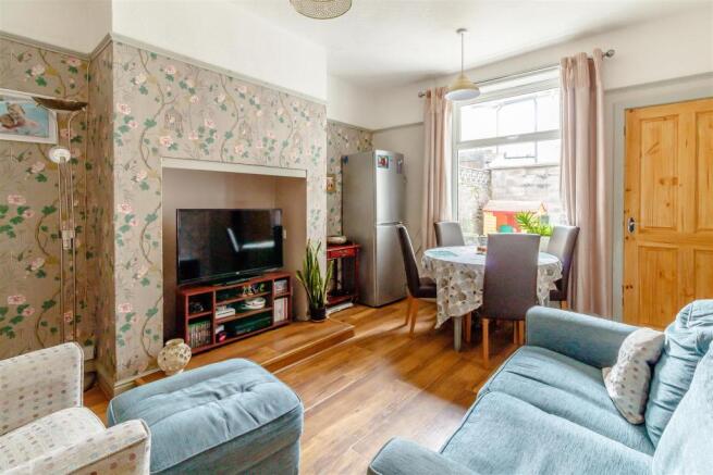 8379443-interior11.jpg