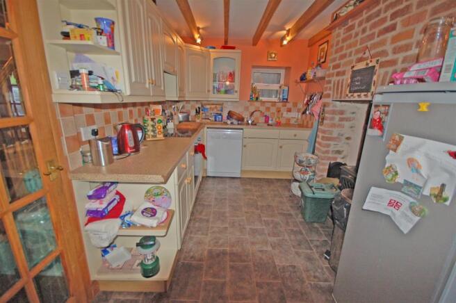 MODERN KITCHEN