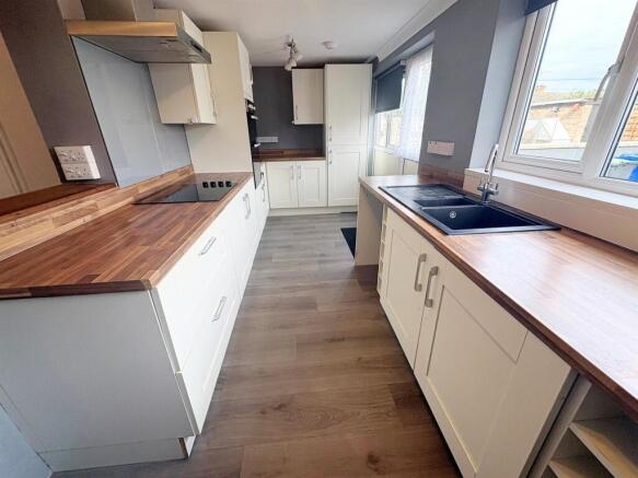 kitchen 3.jpg