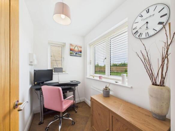 4 bed Detached for sale Image 5