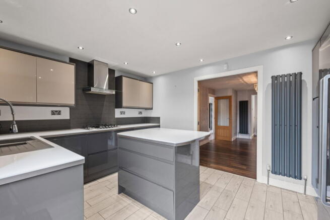 3 bed Detached for sale Image 4