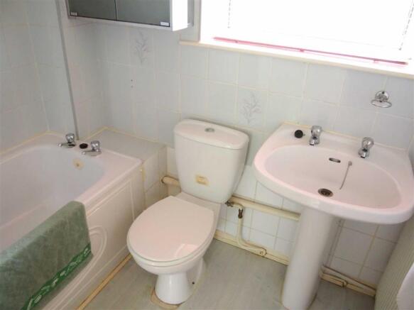 BATHROOM/WC