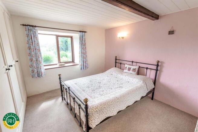 5 bed House for sale Image 11