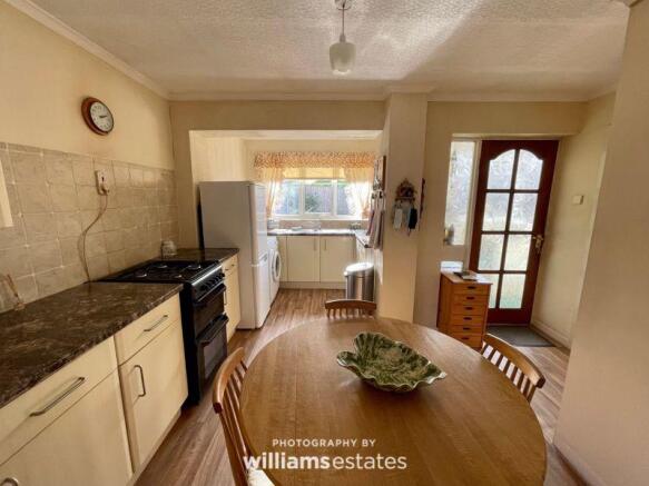 Kitchen/ Break...