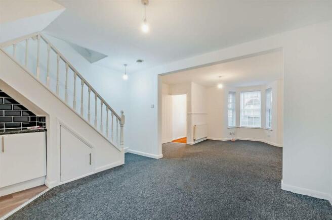 8579356-interior04-800.jpg