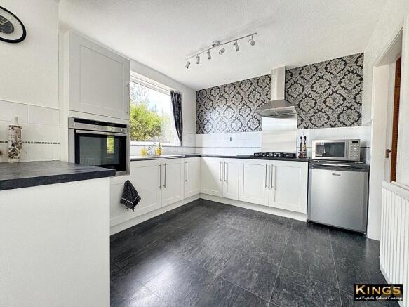 3 bed Semi-Detached for sale Image 8
