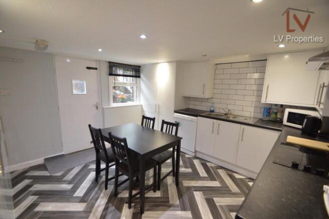5 bed Terraced to rent Image 11