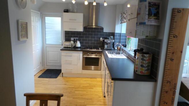 KITCHEN/FAMILY ROOM