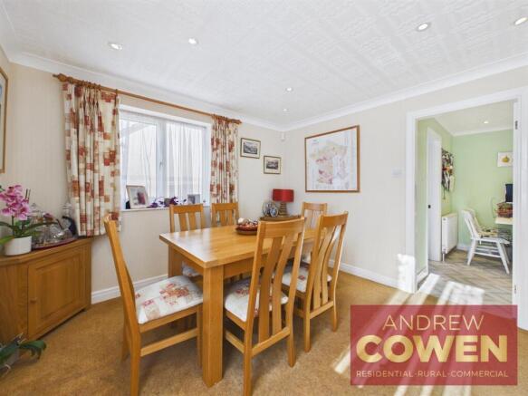 4 bed Detached for sale Image 8