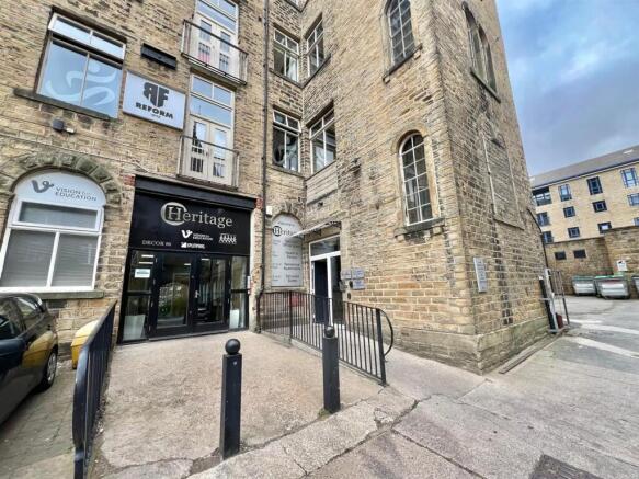 2 bed Flat for sale Image 11