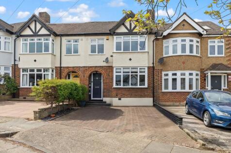 Elmstead Gardens, Worcester Park, KT4