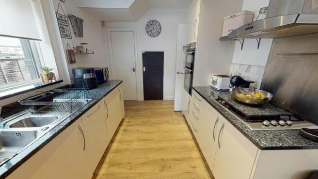 KITCHEN/DINING ROOM