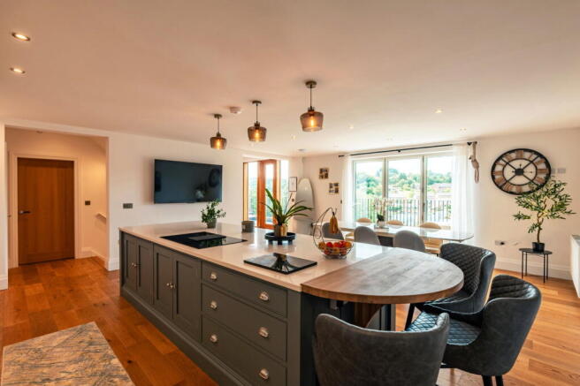 5 bed Detached for sale Image 9