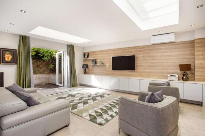 17 Langton Way, B...