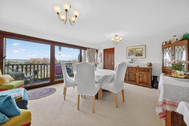 5 bed Detached for sale Image 8