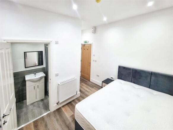 1 bed Detached to rent Image 4