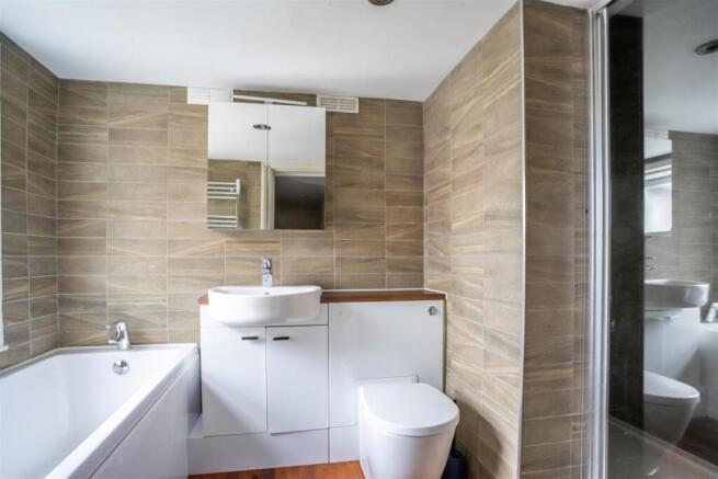 3 bed Terraced to rent Image 12