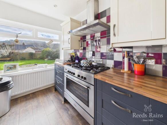 4 bed Bungalow for sale Image 6