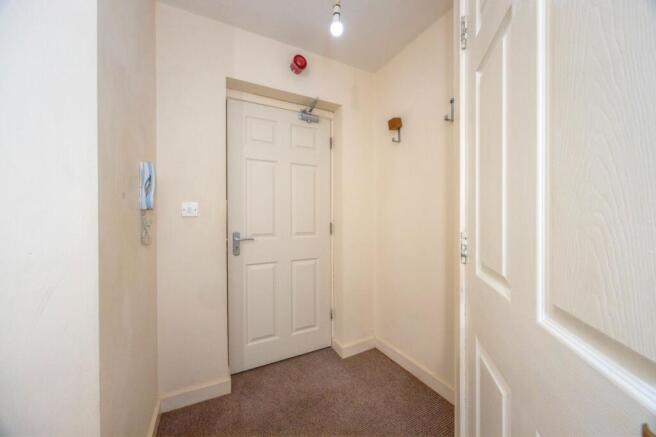2 bed Apartment to rent Image 8