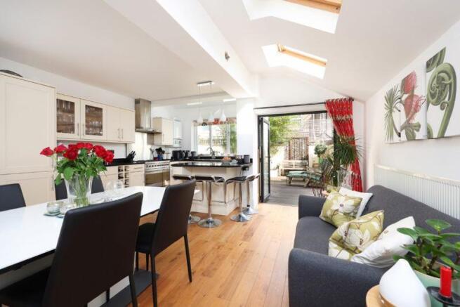 Kitchen/dining/family room