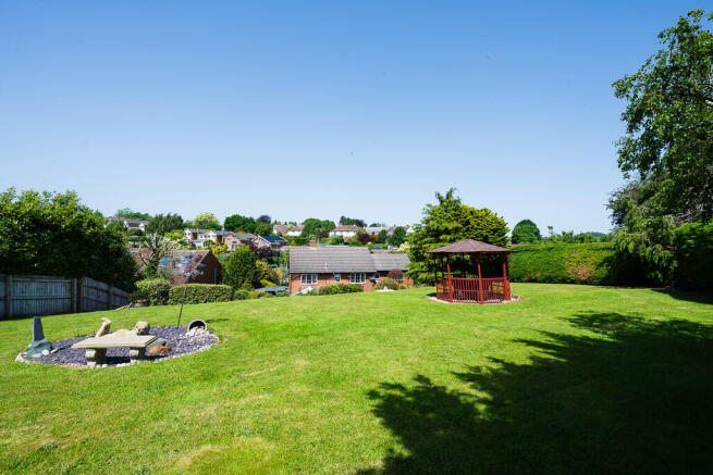 How Caple Avenue-...