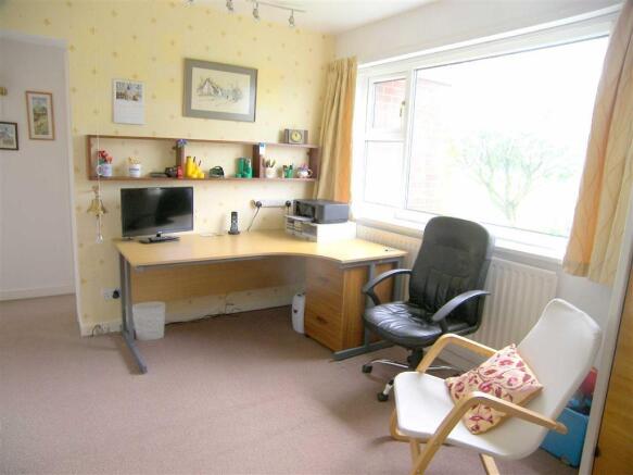 REAR STUDY / BEDROOM