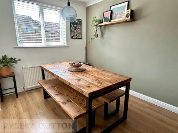 3 bed Terraced to rent Image 3