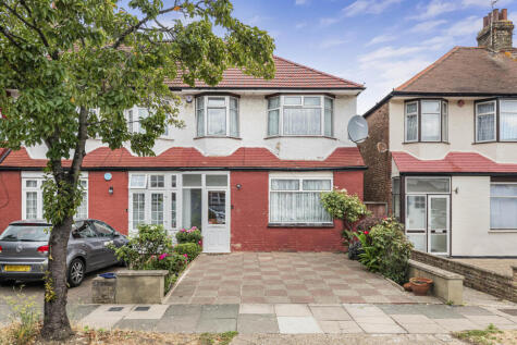 Hereward Gardens, London, N13