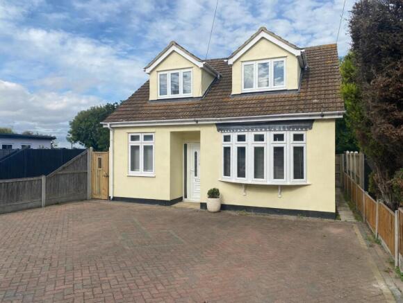 3 BEDROOM CHALET BUNGALOW - AVAILABLE NOW