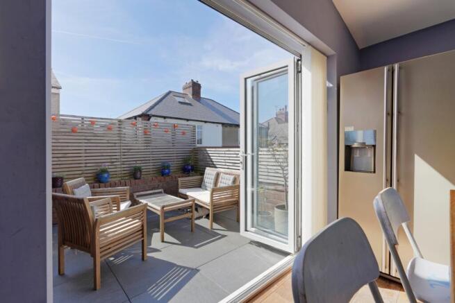 5 bed Semi-Detached for sale Image 9