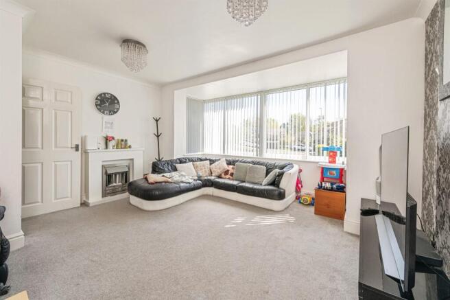 4 bed Detached for sale Image 7