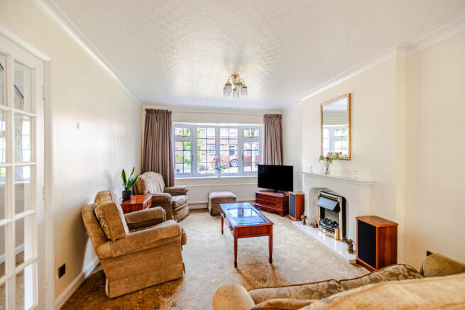4 bed Detached for sale Image 3