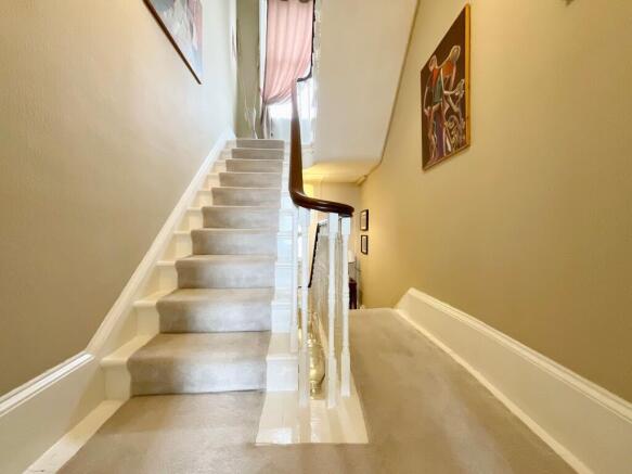 4 bed Flat for sale Image 8