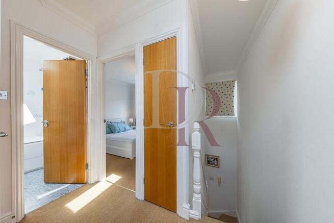 1ST FLOOR LANDING
