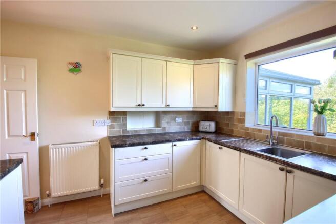 4 bed Detached for sale Image 9