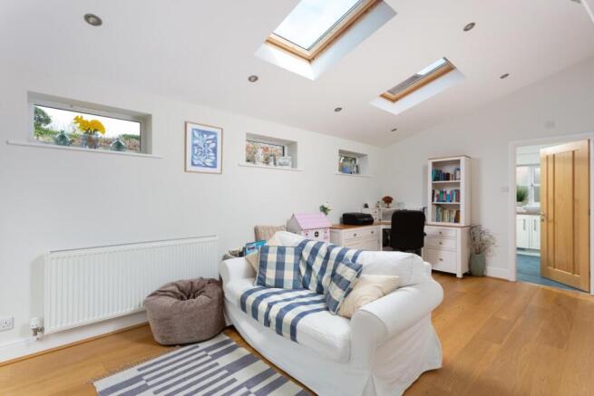4 bed Detached for sale Image 7