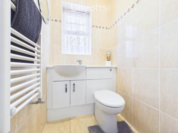 4 bed Detached for sale Image 9