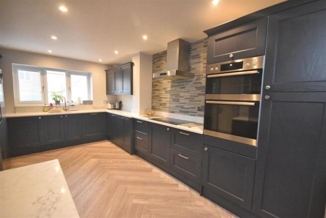 Kitchen 2.jpg