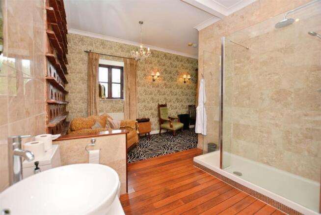 2 bed Semi-Detached for sale Image 9