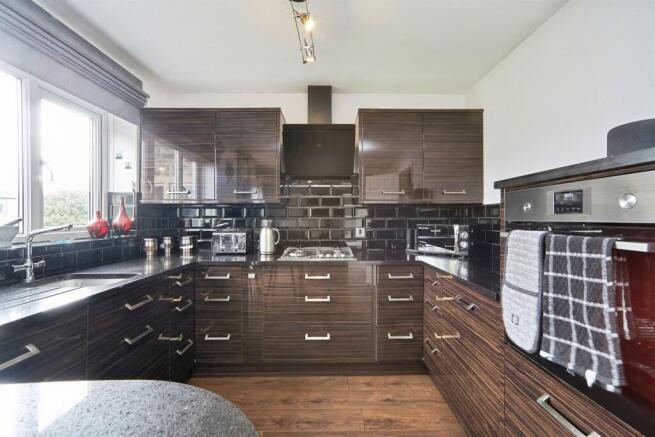 3 bed Detached for sale Image 5