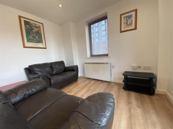 Livingroom 2.jpeg