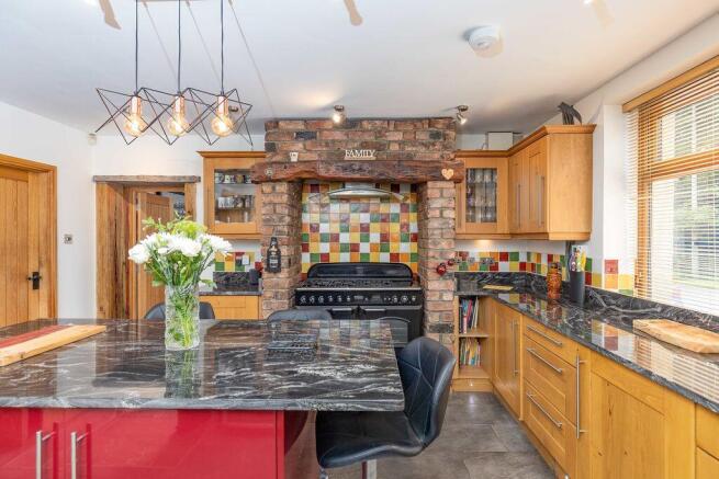 4 bed Semi-Detached for sale Image 6