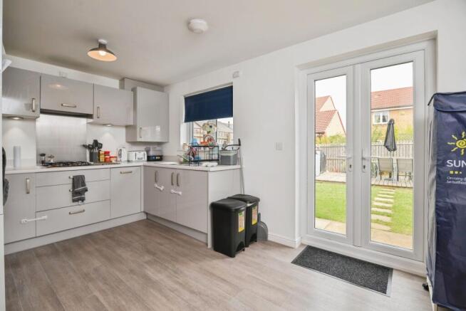 3 bed Semi-Detached for sale Image 6
