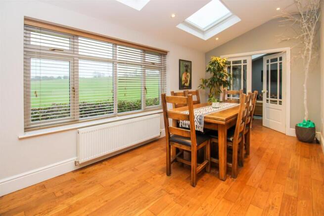 OPEN PLAN LIVING DINING KITCHEN