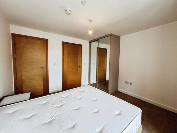 2 bed Flat to rent Image 6