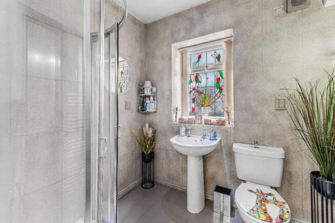 4 bed House for sale Image 10