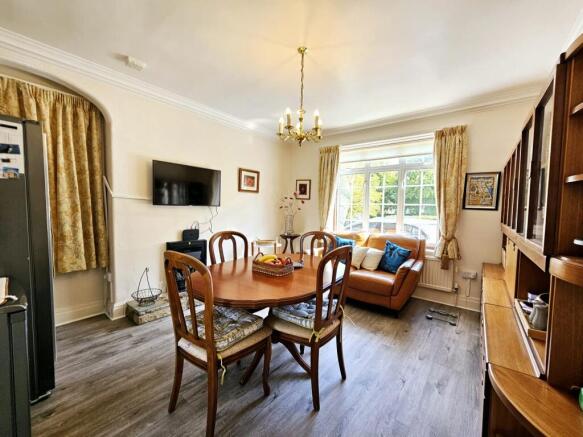 5 bed Detached for sale Image 5