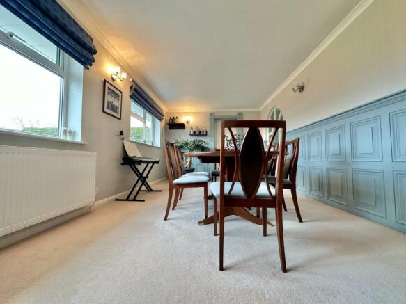 DINING / FAMILY ROOM