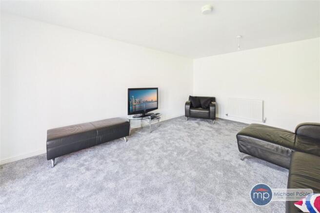 5 bed Detached for sale Image 9